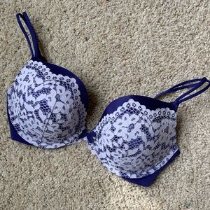 Victoria’s Secret Very Sexy Push-Up Bra 32DD